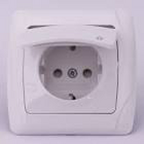 Розетка с крышкой з/к CARMEN бел.